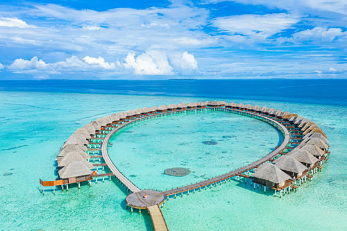 belo-resort-aereo-de-drone-ilhas-maldivas-destino-de-viagem-exotico-palmeiras-da-lagoa-oceanica